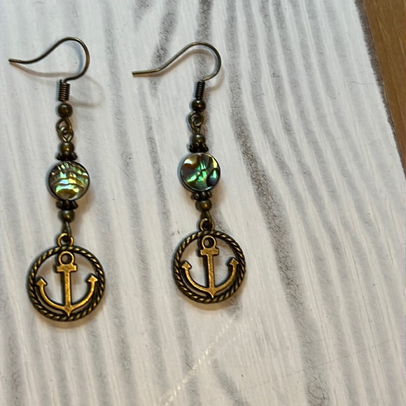 22092 Abalone Shell Earrings - Picture 2 of 4
